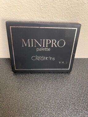 Beauty Creations MINIPRO Palette - Black & Silver